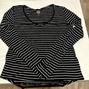 Women’s XS long sleeve t-shirt